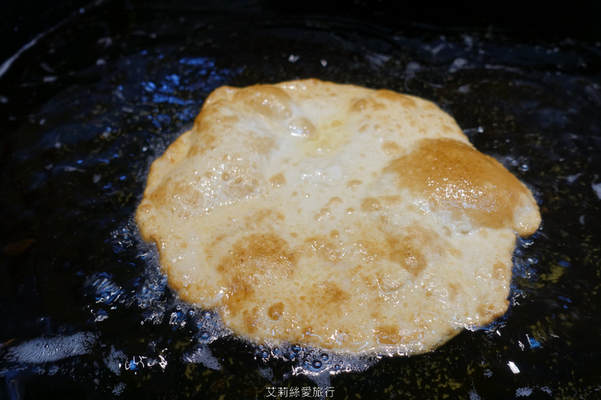 蘆洲三重美食》 荷媽 雪釀餅 全台獨創！純手工純米釀發酵餅皮 不是蛋餅也不是蔥油餅 - 艾莉絲愛旅行