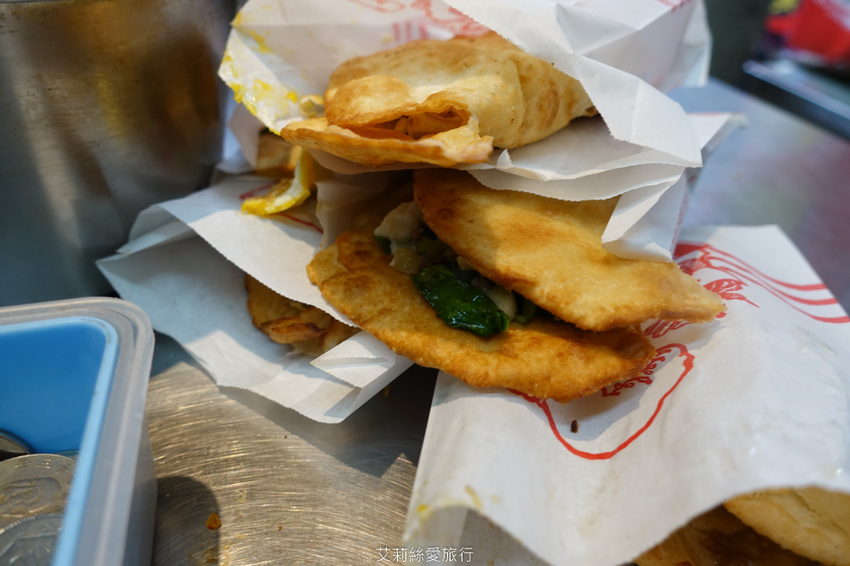 蘆洲三重美食》 荷媽 雪釀餅 全台獨創！純手工純米釀發酵餅皮 不是蛋餅也不是蔥油餅 - 艾莉絲愛旅行