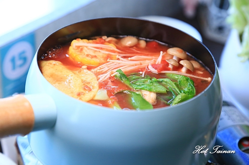 是網美都要來！店內店外都好拍的複合式餐飲店：樂咖壹店 - 熱血玩台南。跳躍新世界