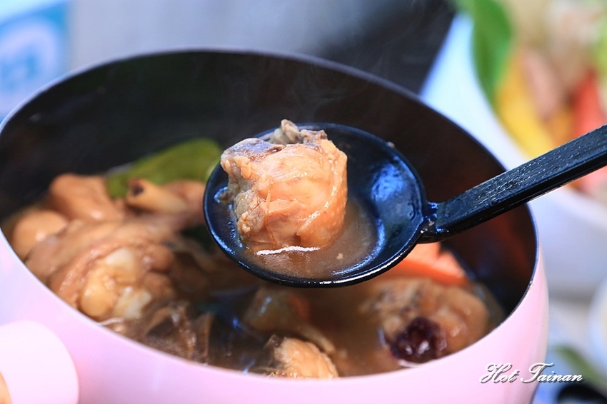 是網美都要來！店內店外都好拍的複合式餐飲店：樂咖壹店 - 熱血玩台南。跳躍新世界