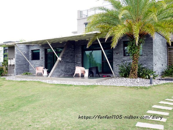 宜蘭住宿【傳藝渡假會館】 #田園間湖畔VILLA #沙坑 #划小船 #餵魚 #一泊二食 #親子住宿 的好去處 (8).JPG