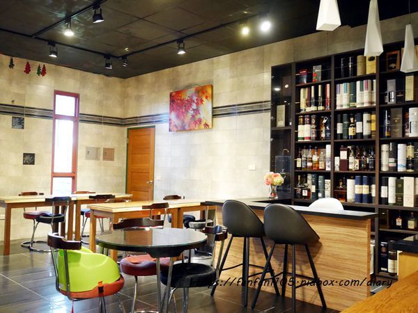 宜蘭住宿【傳藝渡假會館】 #田園間湖畔VILLA #沙坑 #划小船 #餵魚 #一泊二食 #親子住宿 的好去處 (13).JPG