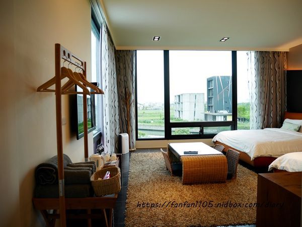 宜蘭住宿【傳藝渡假會館】 #田園間湖畔VILLA #沙坑 #划小船 #餵魚 #一泊二食 #親子住宿 的好去處 (14).JPG