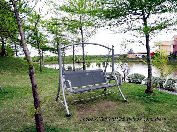 宜蘭住宿【傳藝渡假會館】 #田園間湖畔VILLA #沙坑 #划小船 #餵魚 #一泊二食 #親子住宿 的好去處 (6).JPG