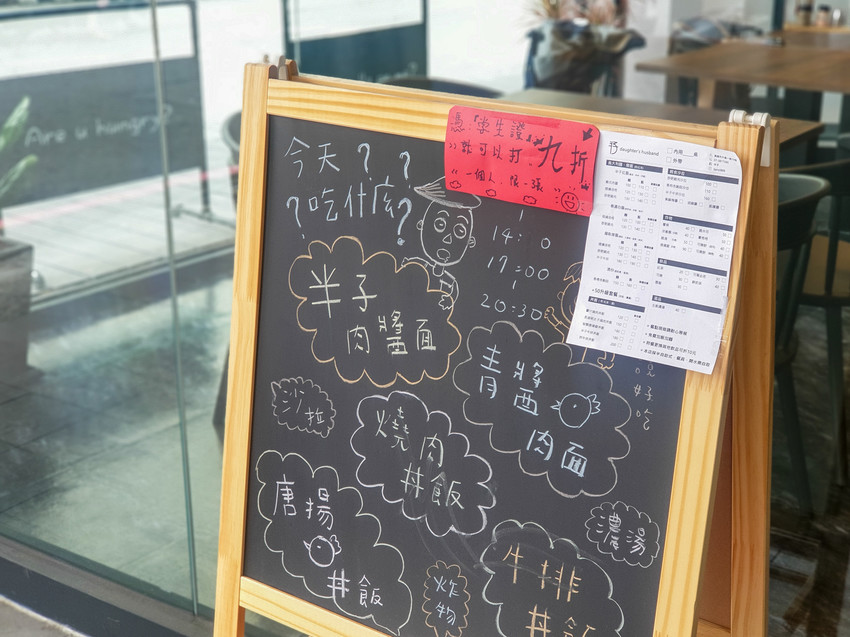 高雄美食||半子-兩百元內就能吃到牛肉義大利麵，份量大又平價的學區美食 ||三民區、平價美食、高應大美食