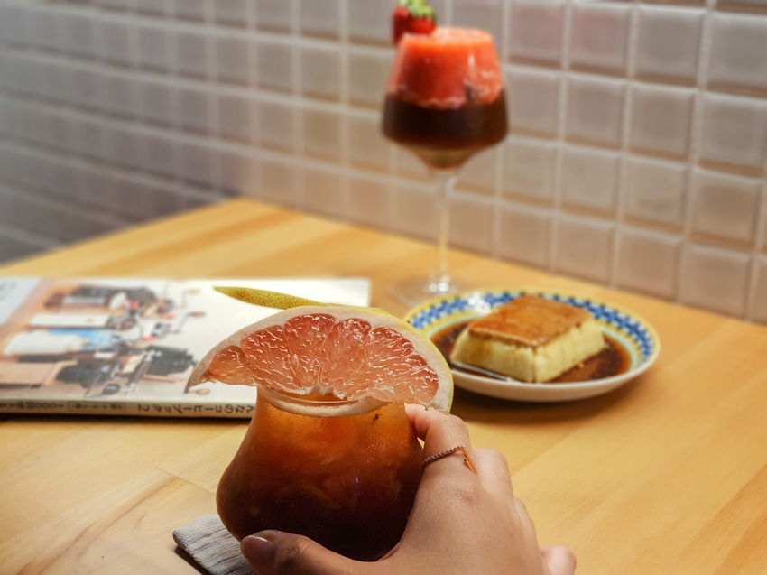 高雄美食||私心珈啡-今天來喝咖啡特調，新鮮水果香氣讓你不像在喝咖啡 ||左營區、咖啡廳