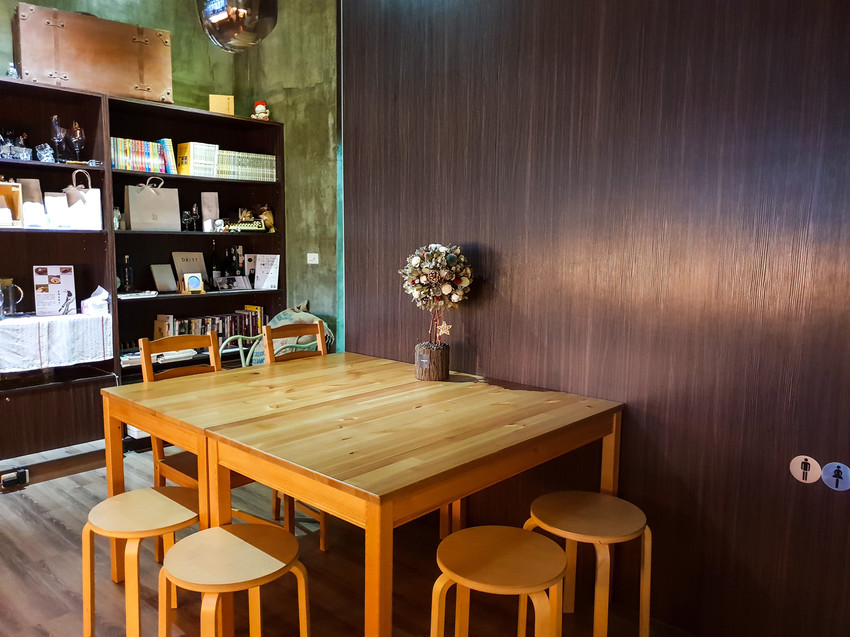 高雄美食||私心珈啡-今天來喝咖啡特調，新鮮水果香氣讓你不像在喝咖啡 ||左營區、咖啡廳