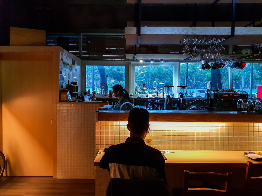 高雄美食||私心珈啡-今天來喝咖啡特調，新鮮水果香氣讓你不像在喝咖啡 ||左營區、咖啡廳