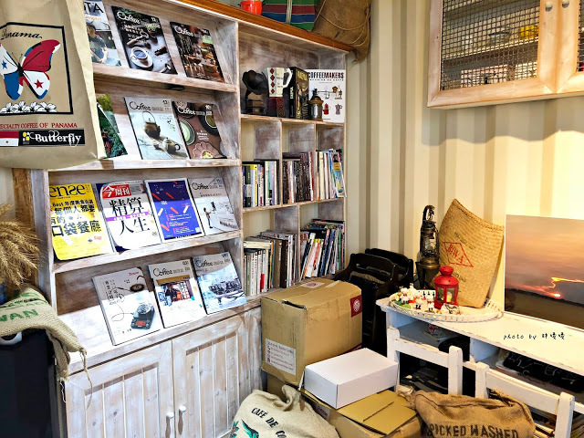 【台中 大雅】手感職人烘焙工廠/精品咖啡零售批發💚💚💚田野間的特色咖啡館,咖啡好喝,氣氛悠閒舒適,老闆更是熱愛單車,來這裡喝咖啡、聊單車,舒服到捨不得離開😊