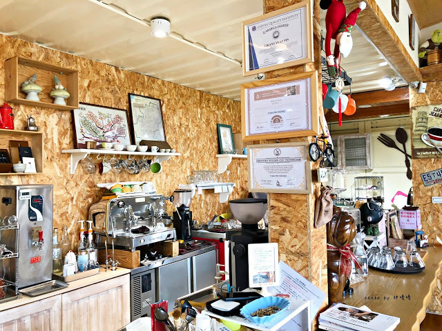 【台中 大雅】手感職人烘焙工廠/精品咖啡零售批發💚💚💚田野間的特色咖啡館,咖啡好喝,氣氛悠閒舒適,老闆更是熱愛單車,來這裡喝咖啡、聊單車,舒服到捨不得離開😊