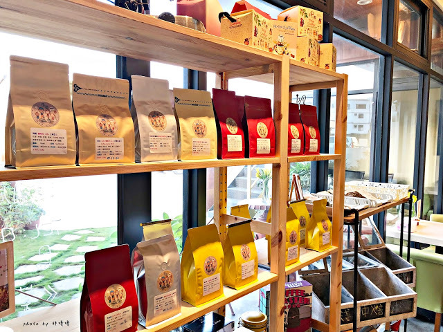 【台中 大雅】手感職人烘焙工廠/精品咖啡零售批發💚💚💚田野間的特色咖啡館,咖啡好喝,氣氛悠閒舒適,老闆更是熱愛單車,來這裡喝咖啡、聊單車,舒服到捨不得離開😊