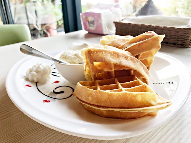 【台中 大雅】手感職人烘焙工廠/精品咖啡零售批發💚💚💚田野間的特色咖啡館,咖啡好喝,氣氛悠閒舒適,老闆更是熱愛單車,來這裡喝咖啡、聊單車,舒服到捨不得離開😊