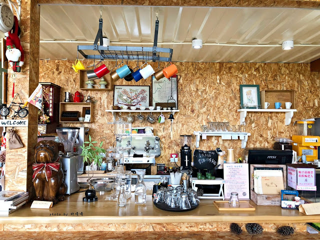 【台中 大雅】手感職人烘焙工廠/精品咖啡零售批發💚💚💚田野間的特色咖啡館,咖啡好喝,氣氛悠閒舒適,老闆更是熱愛單車,來這裡喝咖啡、聊單車,舒服到捨不得離開😊