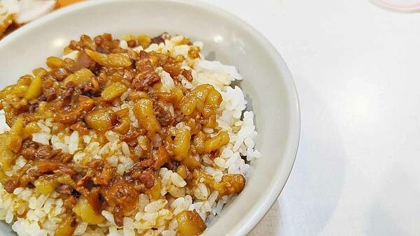 【新店美食】正宗圓環魯肉飯|簡簡單單好吃又美味的古早味魯肉飯