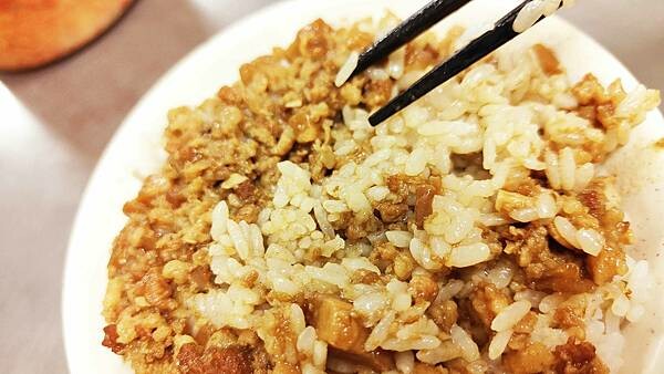 【新店美食】正宗圓環魯肉飯|簡簡單單好吃又美味的古早味魯肉飯