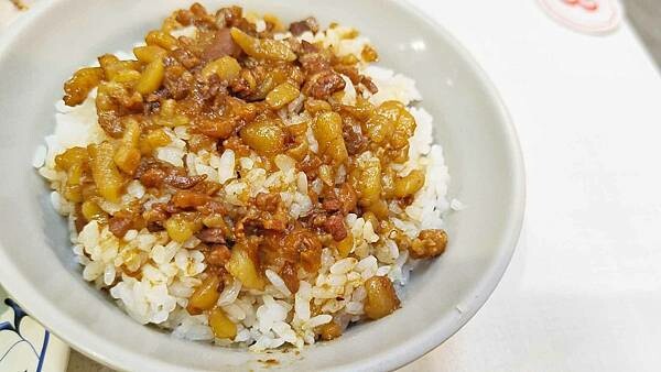 【新店美食】正宗圓環魯肉飯|簡簡單單好吃又美味的古早味魯肉飯
