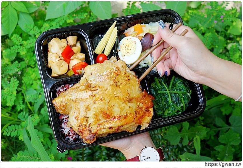 台中超蝦便當店,龍蝦、天使蝦通通擺上桌!!還有浮誇比臉大雞腿~