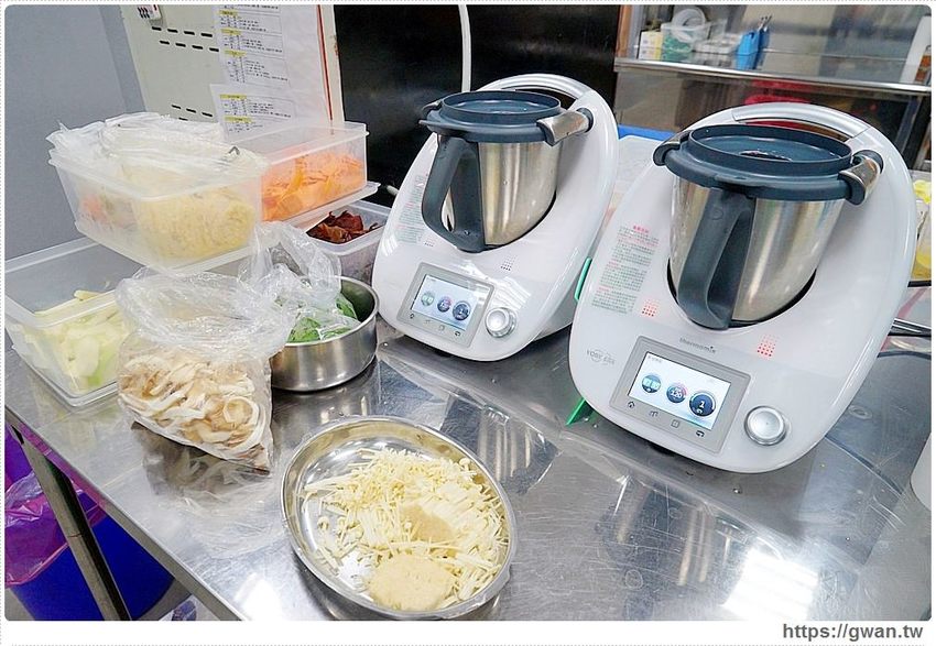 台中超蝦便當店,龍蝦、天使蝦通通擺上桌!!還有浮誇比臉大雞腿~