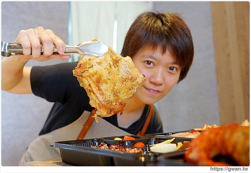 台中超蝦便當店,龍蝦、天使蝦通通擺上桌!!還有浮誇比臉大雞腿~