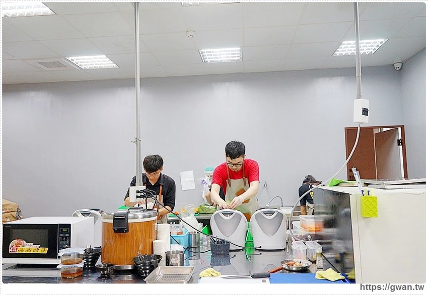 台中超蝦便當店,龍蝦、天使蝦通通擺上桌!!還有浮誇比臉大雞腿~