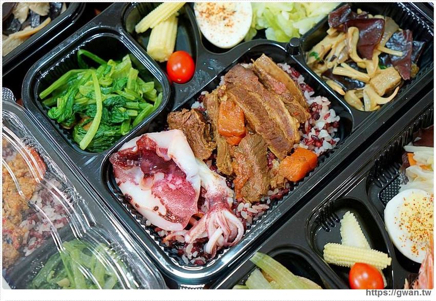 台中超蝦便當店,龍蝦、天使蝦通通擺上桌!!還有浮誇比臉大雞腿~