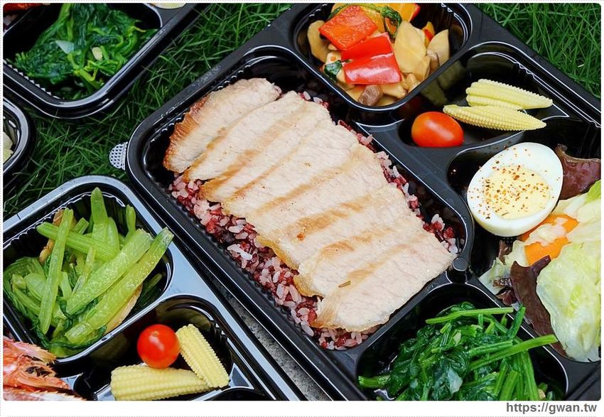 台中超蝦便當店,龍蝦、天使蝦通通擺上桌!!還有浮誇比臉大雞腿~