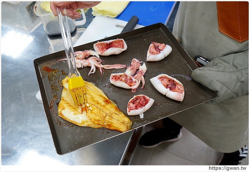 台中超蝦便當店,龍蝦、天使蝦通通擺上桌!!還有浮誇比臉大雞腿~