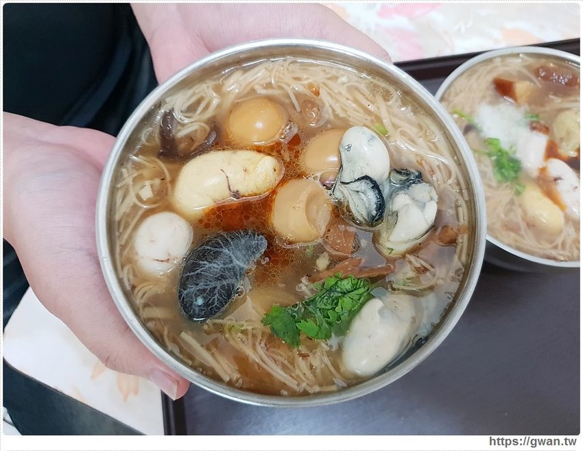 台中超蝦便當店,龍蝦、天使蝦通通擺上桌!!還有浮誇比臉大雞腿~