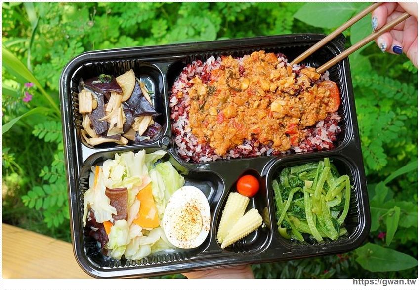 台中超蝦便當店,龍蝦、天使蝦通通擺上桌!!還有浮誇比臉大雞腿~