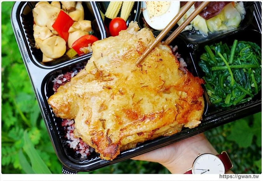 台中超蝦便當店,龍蝦、天使蝦通通擺上桌!!還有浮誇比臉大雞腿~