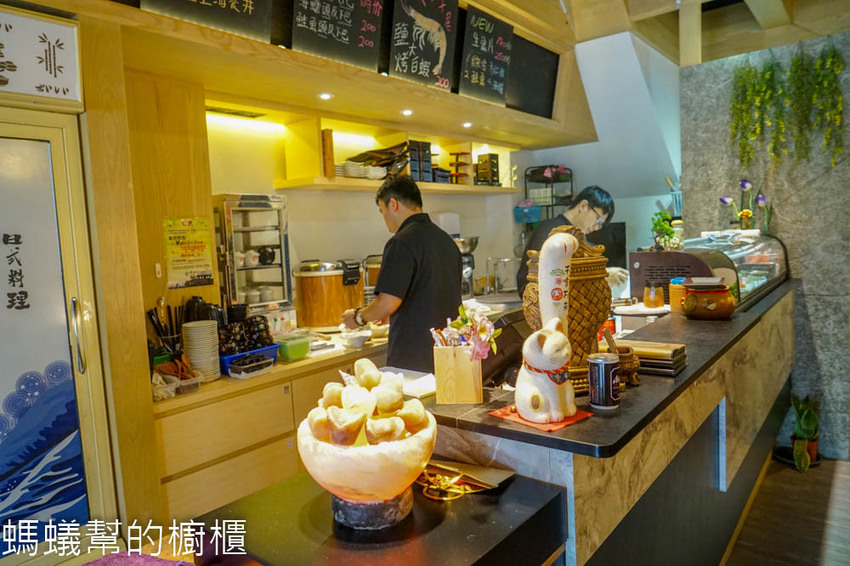 台中大里海饕丼飯專賣店 | 炙燒比目魚鮨邊嫩牛丼、極上海饕丼，滿意又平價丼飯，台中日本料理推薦。 - 螞蟻幫的櫥櫃
