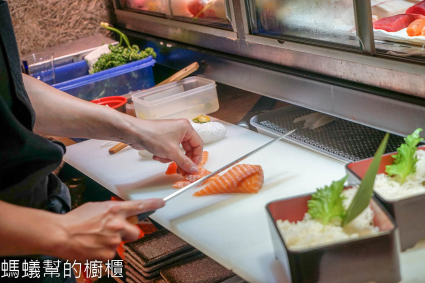 台中大里海饕丼飯專賣店 | 炙燒比目魚鮨邊嫩牛丼、極上海饕丼，滿意又平價丼飯，台中日本料理推薦。 - 螞蟻幫的櫥櫃