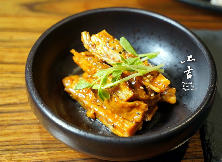 【台北美食】上吉燒肉.頂級牛肉盛合+專人代烤,大口吃和牛超滿足!