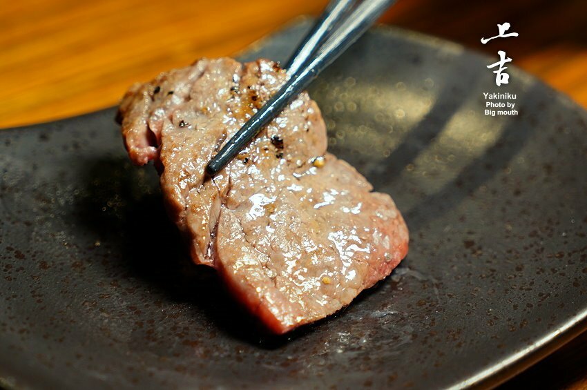 【台北美食】上吉燒肉.頂級牛肉盛合+專人代烤,大口吃和牛超滿足!
