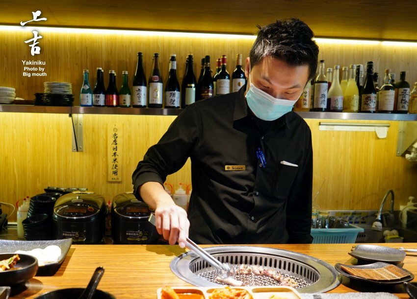 【台北美食】上吉燒肉.頂級牛肉盛合+專人代烤,大口吃和牛超滿足!