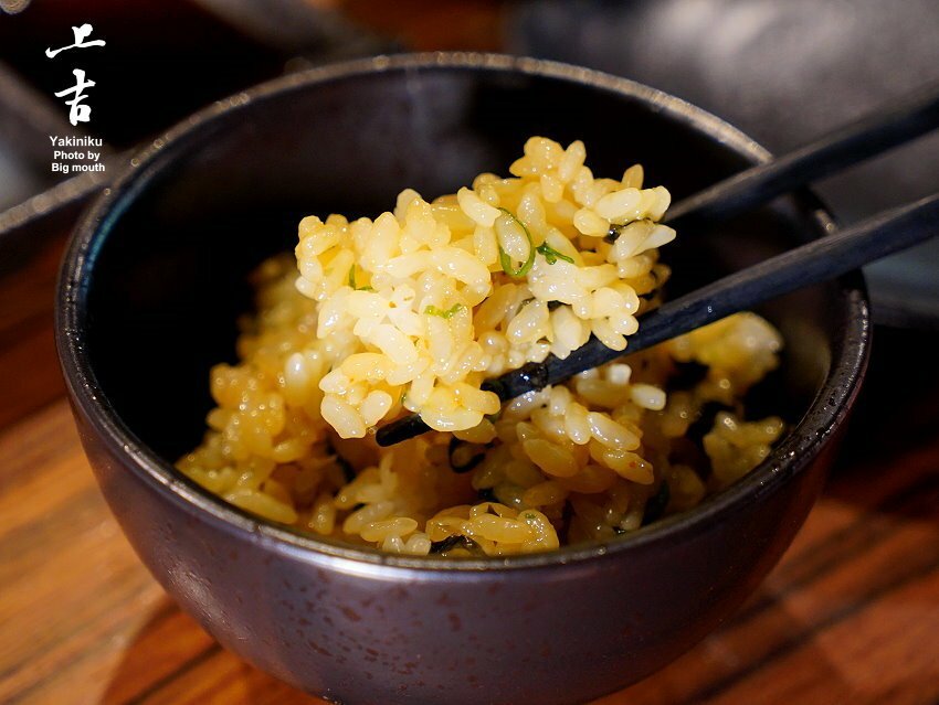 【台北美食】上吉燒肉.頂級牛肉盛合+專人代烤,大口吃和牛超滿足!