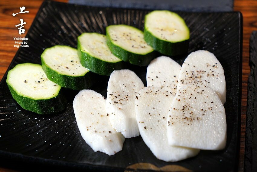 【台北美食】上吉燒肉.頂級牛肉盛合+專人代烤,大口吃和牛超滿足!