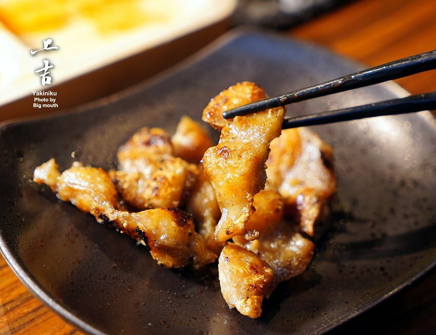 【台北美食】上吉燒肉.頂級牛肉盛合+專人代烤,大口吃和牛超滿足!