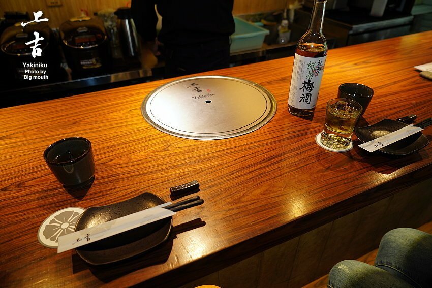 【台北美食】上吉燒肉.頂級牛肉盛合+專人代烤,大口吃和牛超滿足!