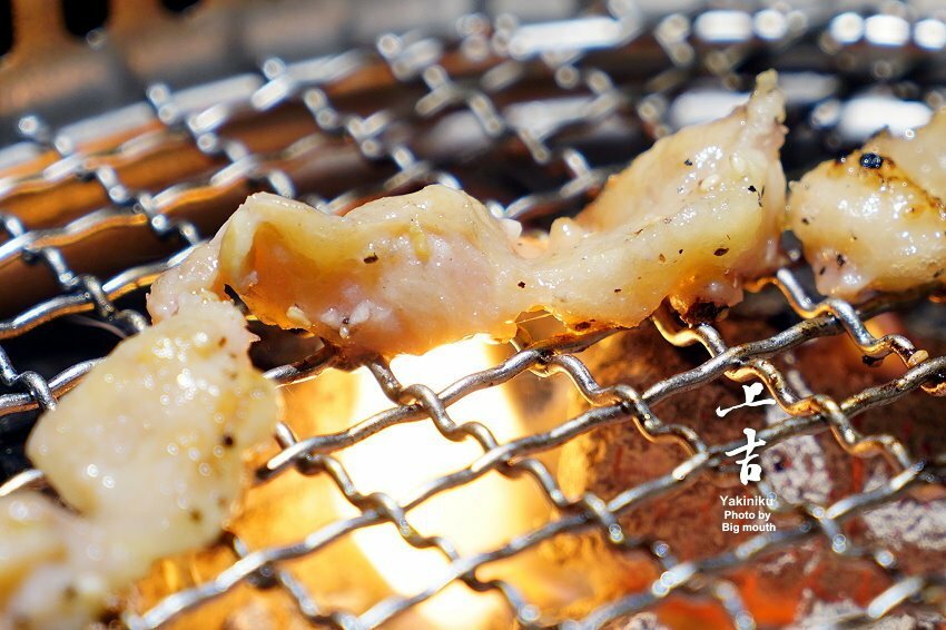 【台北美食】上吉燒肉.頂級牛肉盛合+專人代烤,大口吃和牛超滿足!