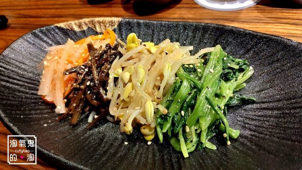 台北燒肉》國父紀念館站~上吉燒肉 | 韓風四喜小菜 (韓式泡菜+韓國蕨菜+韓式涼拌豆芽菜+韓式涼拌菠菜