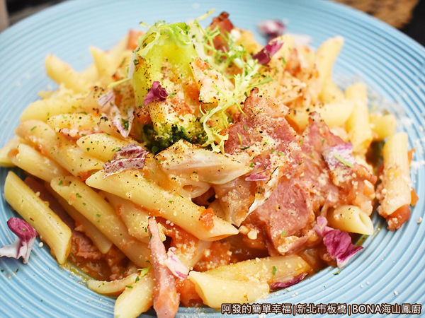 海山鳳廚21-厚切培根茄汁辣味管麵.JPG