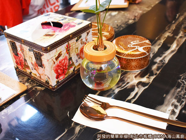 海山鳳廚06-桌上擺設.JPG