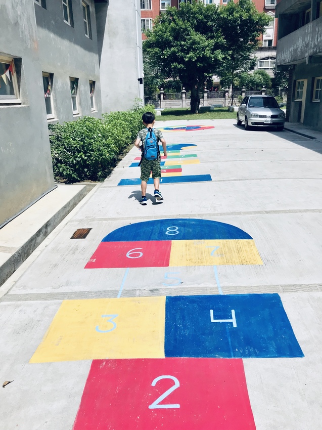 專屬孩子的小天地~南崁兒童藝術村|文青咖啡館與書店,假日手作市集與講堂 @魚兒 x 牽手明太子的「視」界旅行