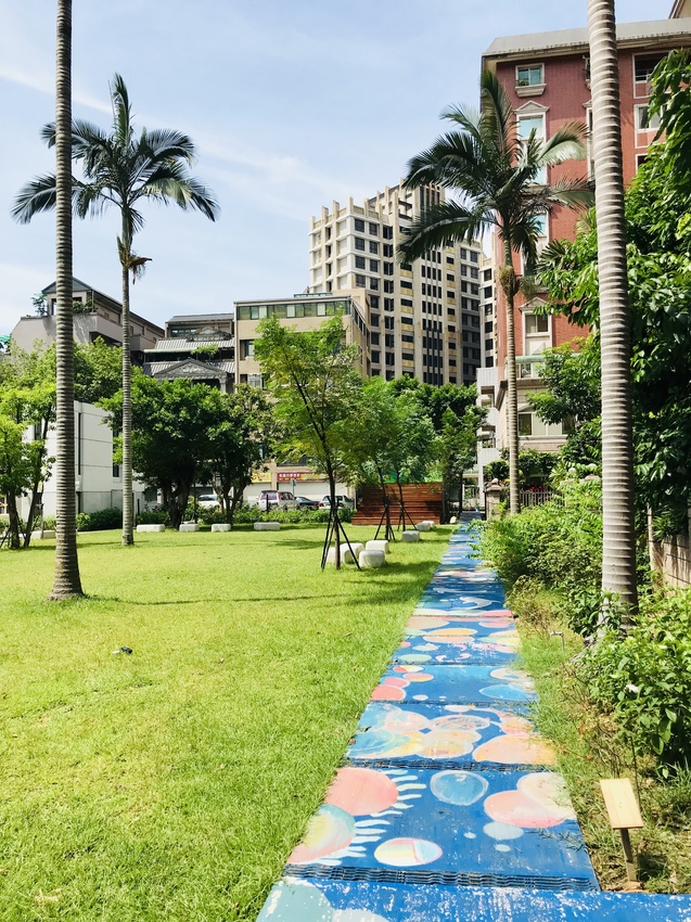 專屬孩子的小天地~南崁兒童藝術村|文青咖啡館與書店,假日手作市集與講堂 @魚兒 x 牽手明太子的「視」界旅行