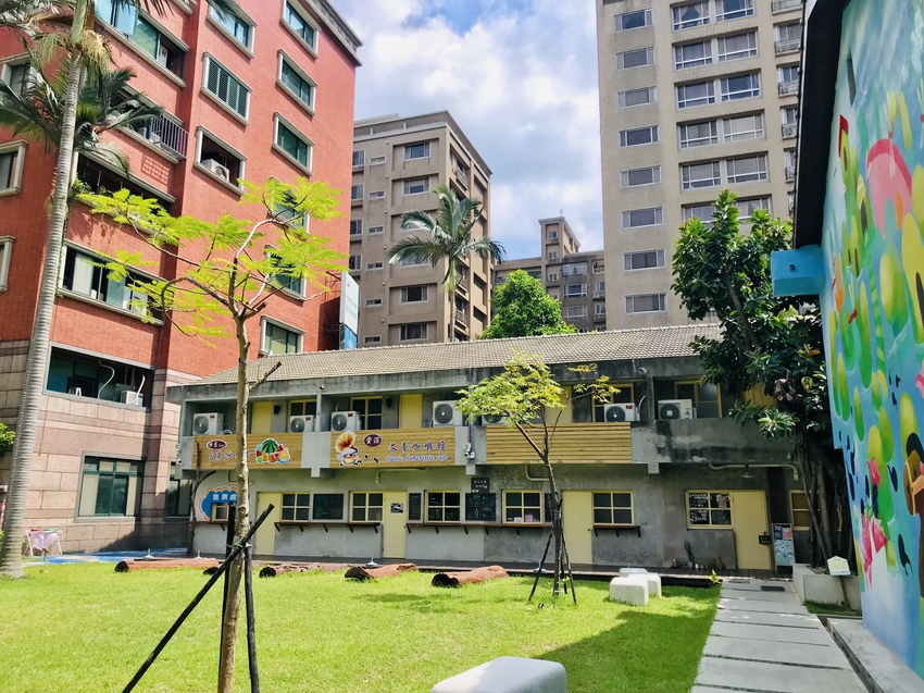 專屬孩子的小天地~南崁兒童藝術村|文青咖啡館與書店,假日手作市集與講堂 @魚兒 x 牽手明太子的「視」界旅行