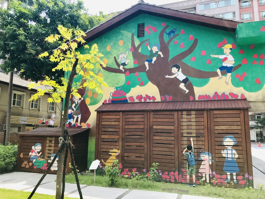 專屬孩子的小天地~南崁兒童藝術村|文青咖啡館與書店,假日手作市集與講堂 @魚兒 x 牽手明太子的「視」界旅行