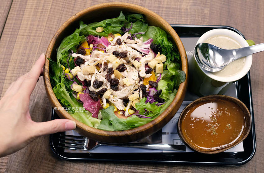 台中中區│Woopen木盆輕食沙拉綠川門市-來自南部連鎖人氣沙拉輕食館 - 藍色起士的美食主義