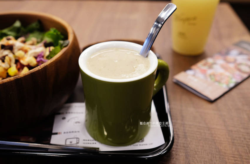 台中中區│Woopen木盆輕食沙拉綠川門市-來自南部連鎖人氣沙拉輕食館 - 藍色起士的美食主義