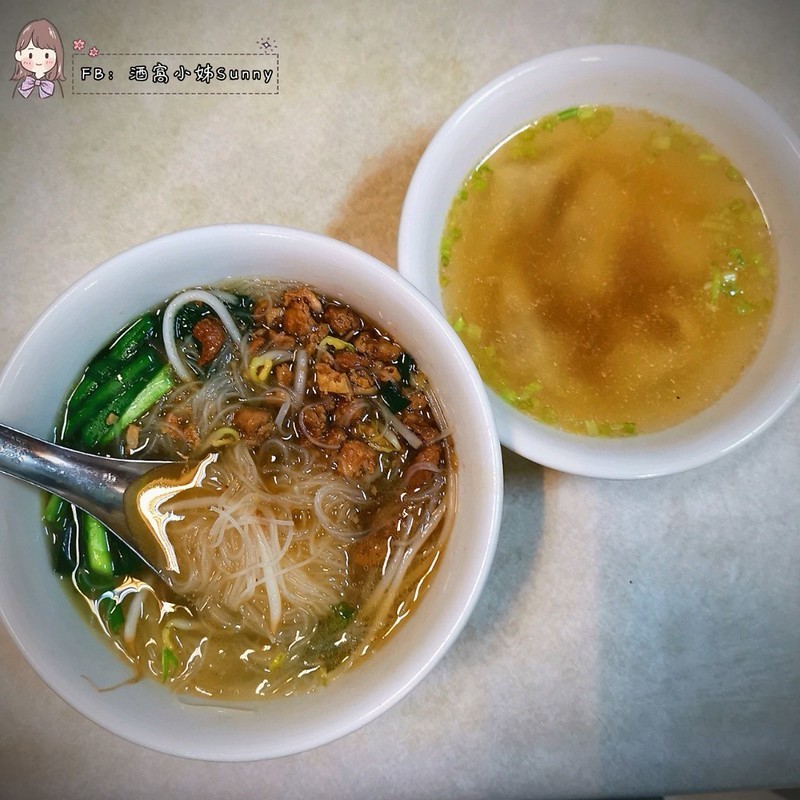 東市場鍾丸仔麵 地址：嘉義市維新路14號 電話：（05）276-8257 時間：11：00～14：00、17：00～20：00（週日休） 價格：丸仔意麵40元